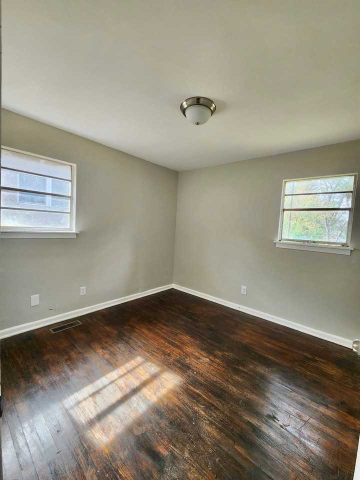 2804 32nd Way Southwest #1 - Photo 4 of 7