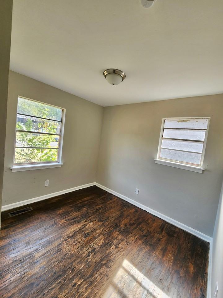 2804 32nd Way Southwest #1 - Photo 5 of 7