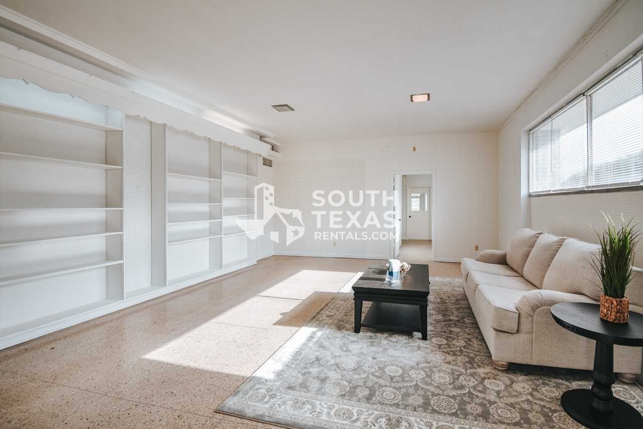 305 North Laurent Street #0 - Photo 3 of 10