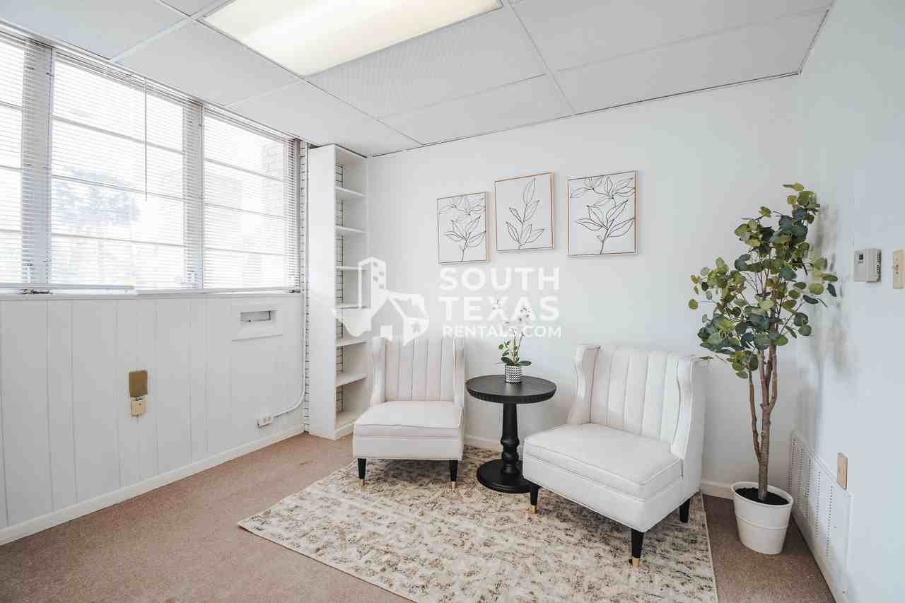 305 North Laurent Street #0 - Photo 5 of 10