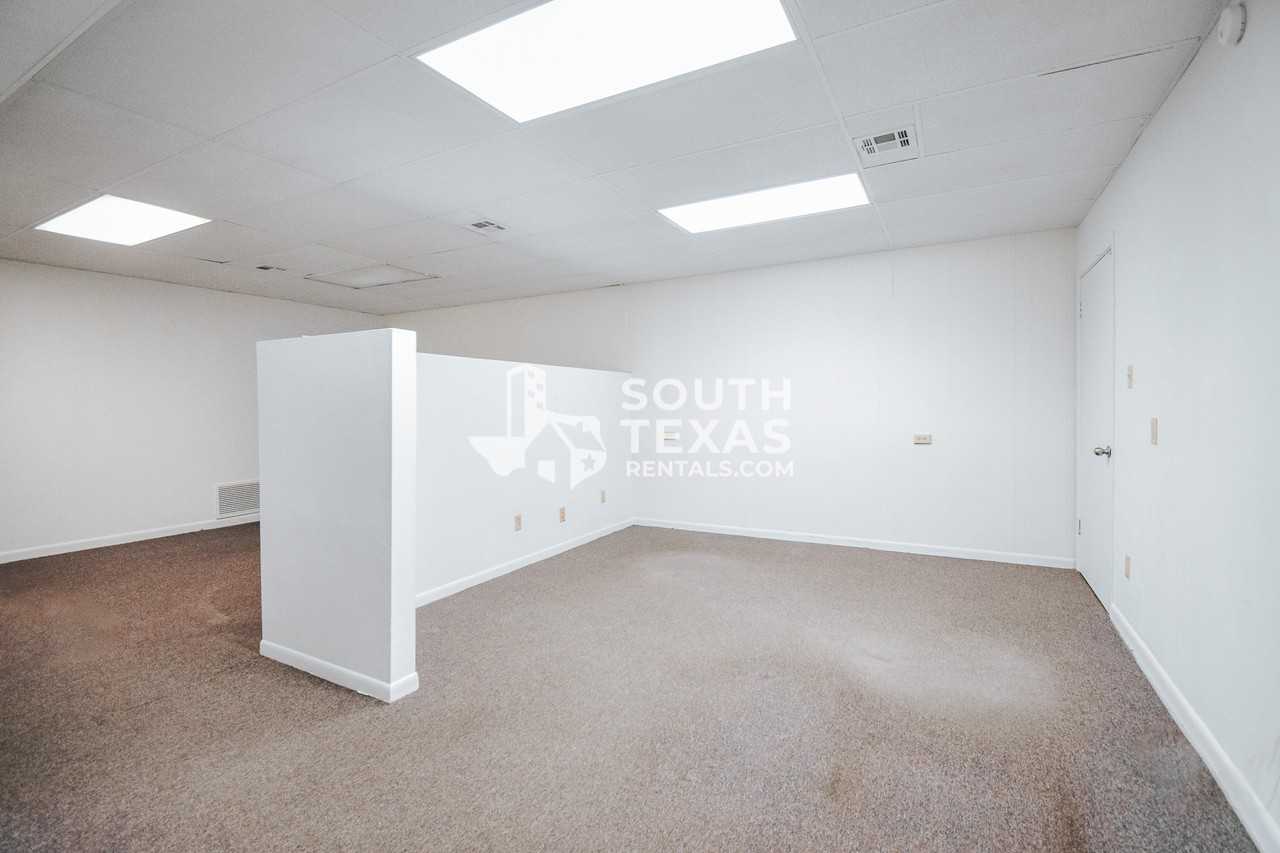 305 North Laurent Street #0 - Photo 6 of 10