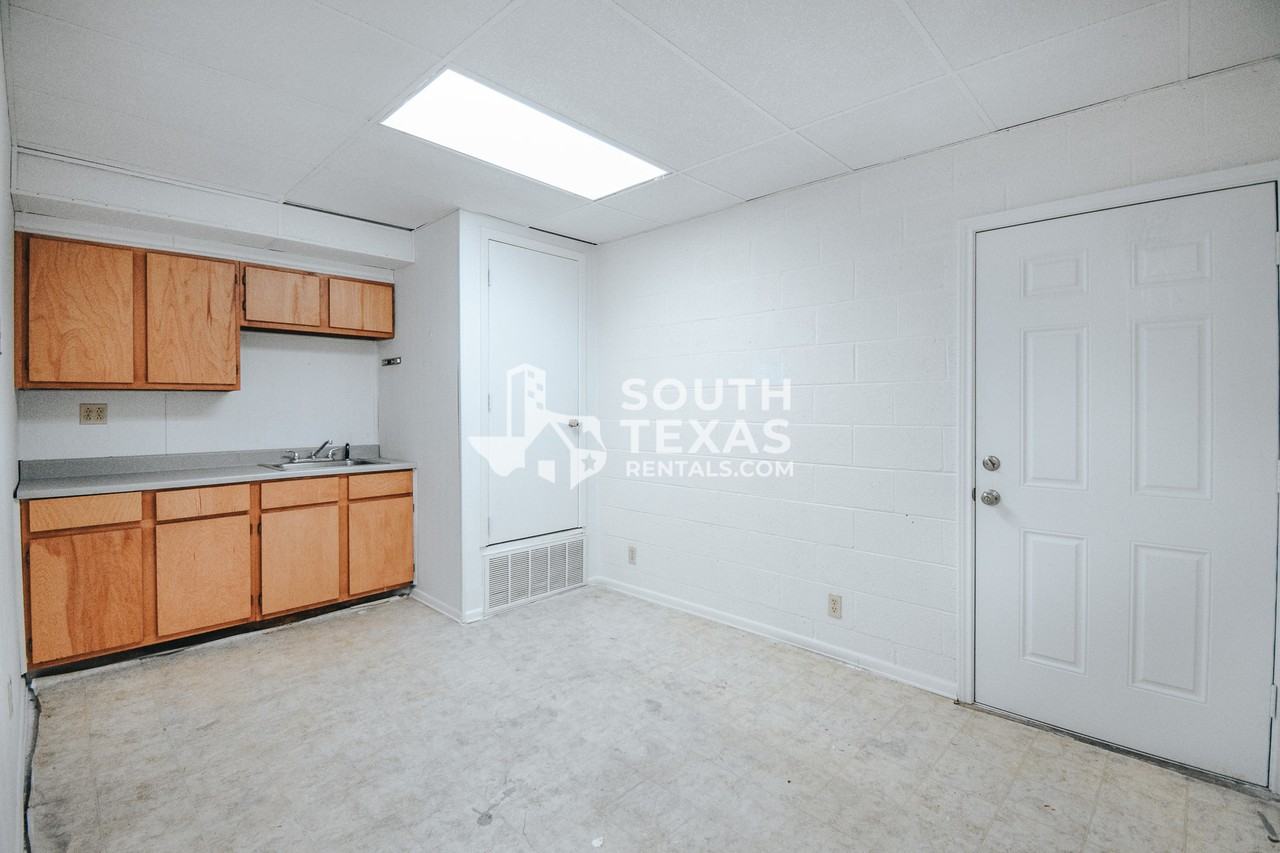 305 North Laurent Street #0 - Photo 7 of 10