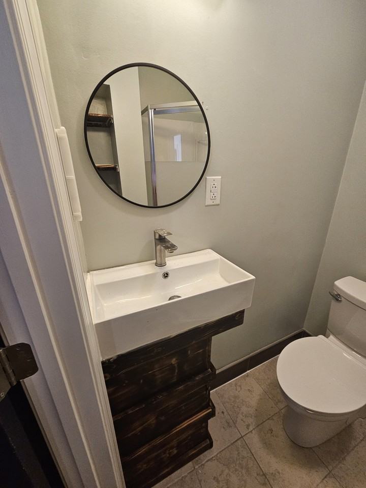 1223 1223 Fillmore StreetRoom 7Lynchburg Va 24501 #7 - Photo 2 of 10