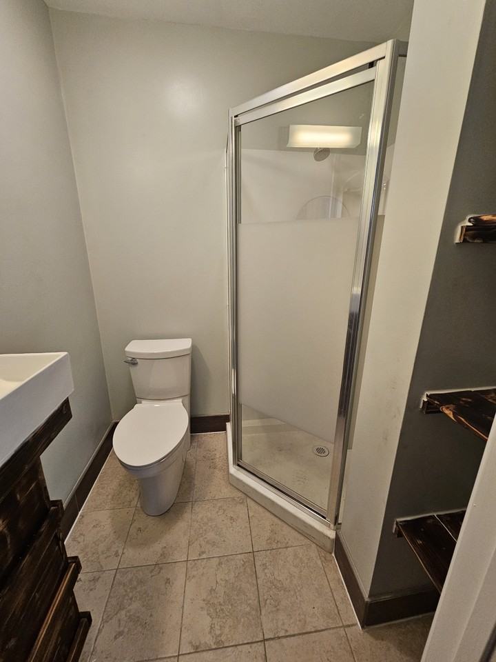 1223 1223 Fillmore StreetRoom 7Lynchburg Va 24501 #7 - Photo 3 of 10