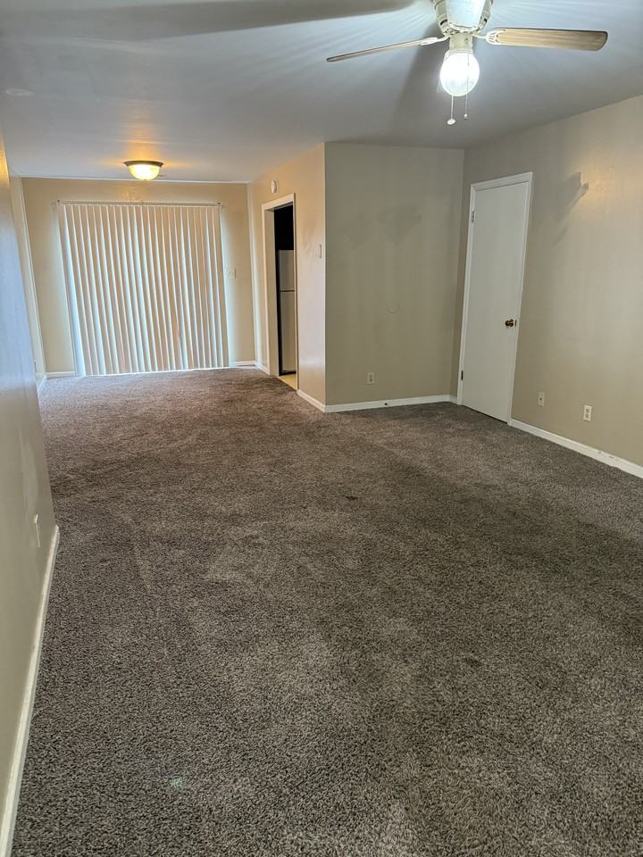 1602 8th Street Southeast #C - Photo 3 of 10