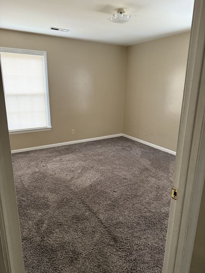 1602 8th Street Southeast #C - Photo 4 of 10