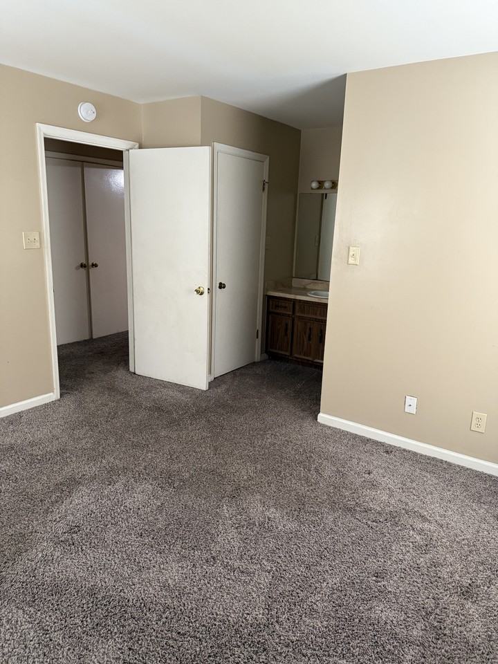 1602 8th Street Southeast #C - Photo 7 of 10