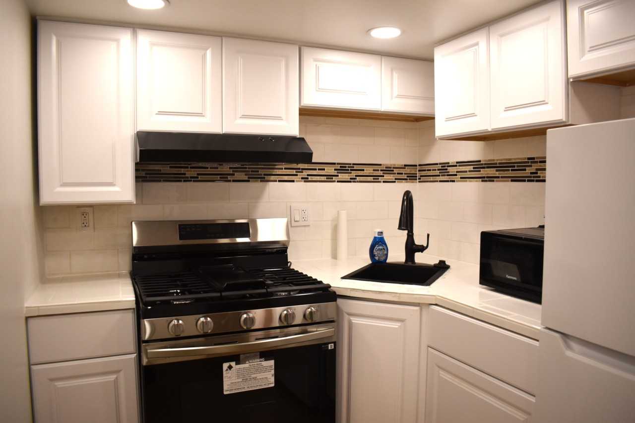 6906 Parkwood St #C - Photo 4 of 12