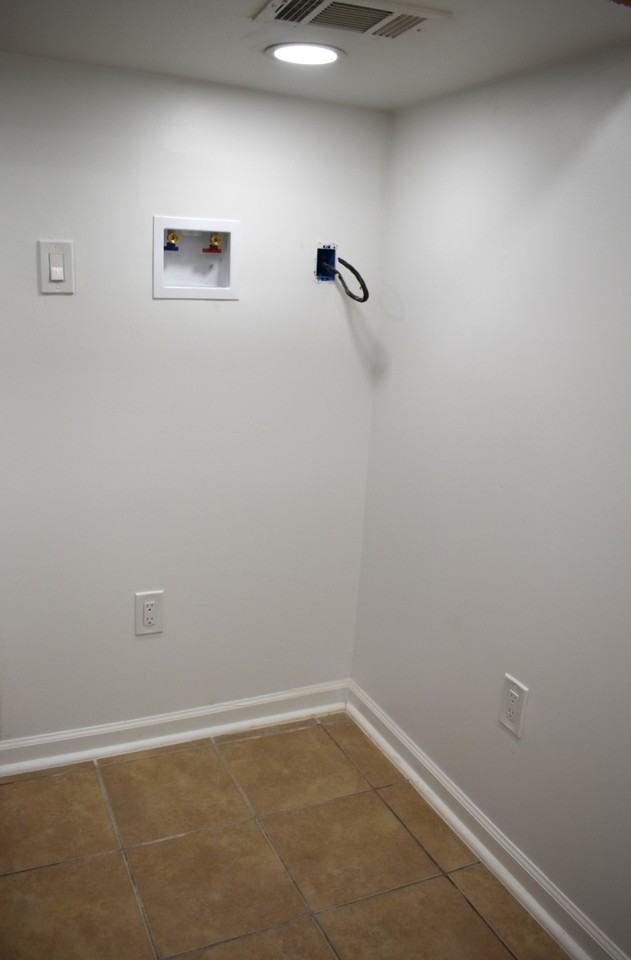 6906 Parkwood St #C - Photo 7 of 12