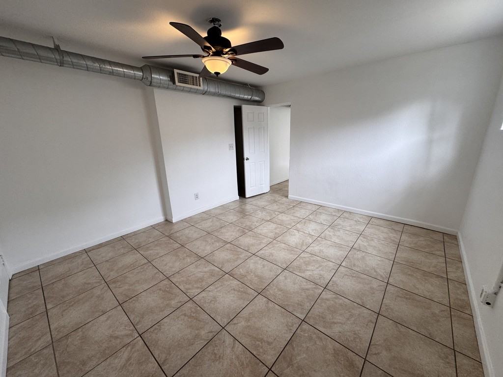 2045 W Washington St #3 - Photo 4 of 12