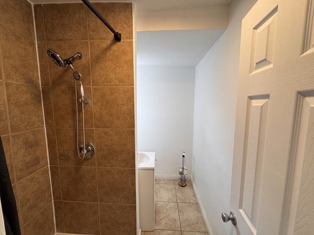 2045 W Washington St #3 - Photo 5 of 12