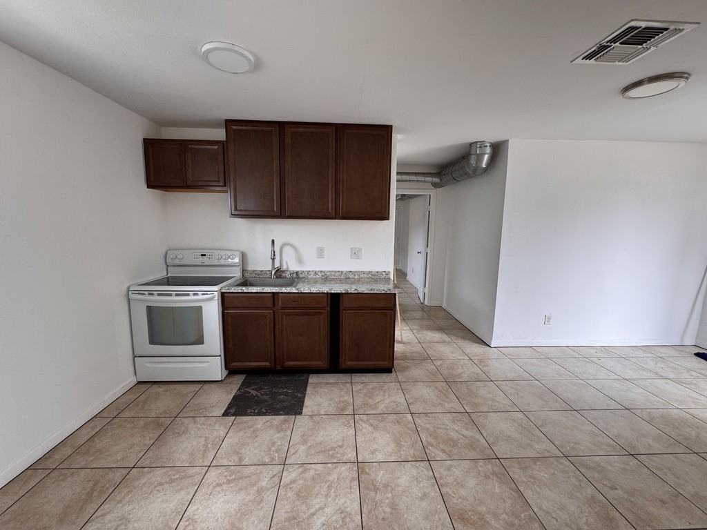 2045 W Washington St #3 - Photo 7 of 12