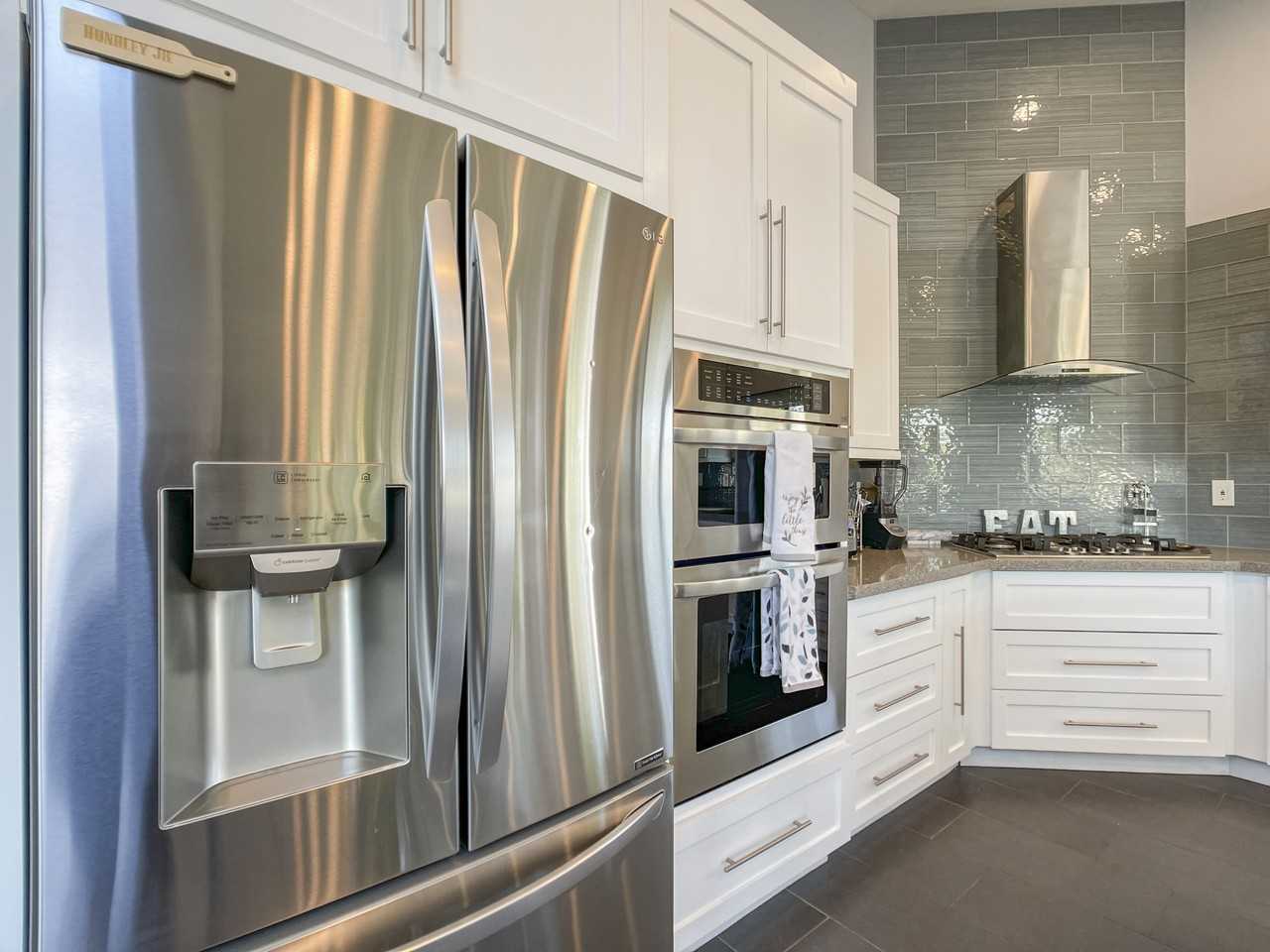 1917 E Clarendon Ave #1 - Photo 3 of 50