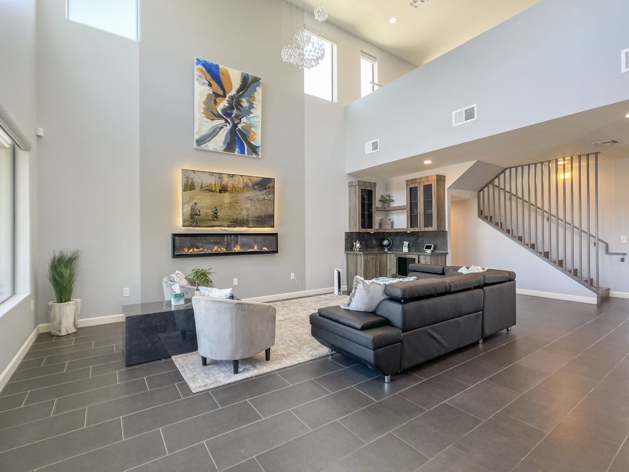 1917 E Clarendon Ave #1 - Photo 4 of 50