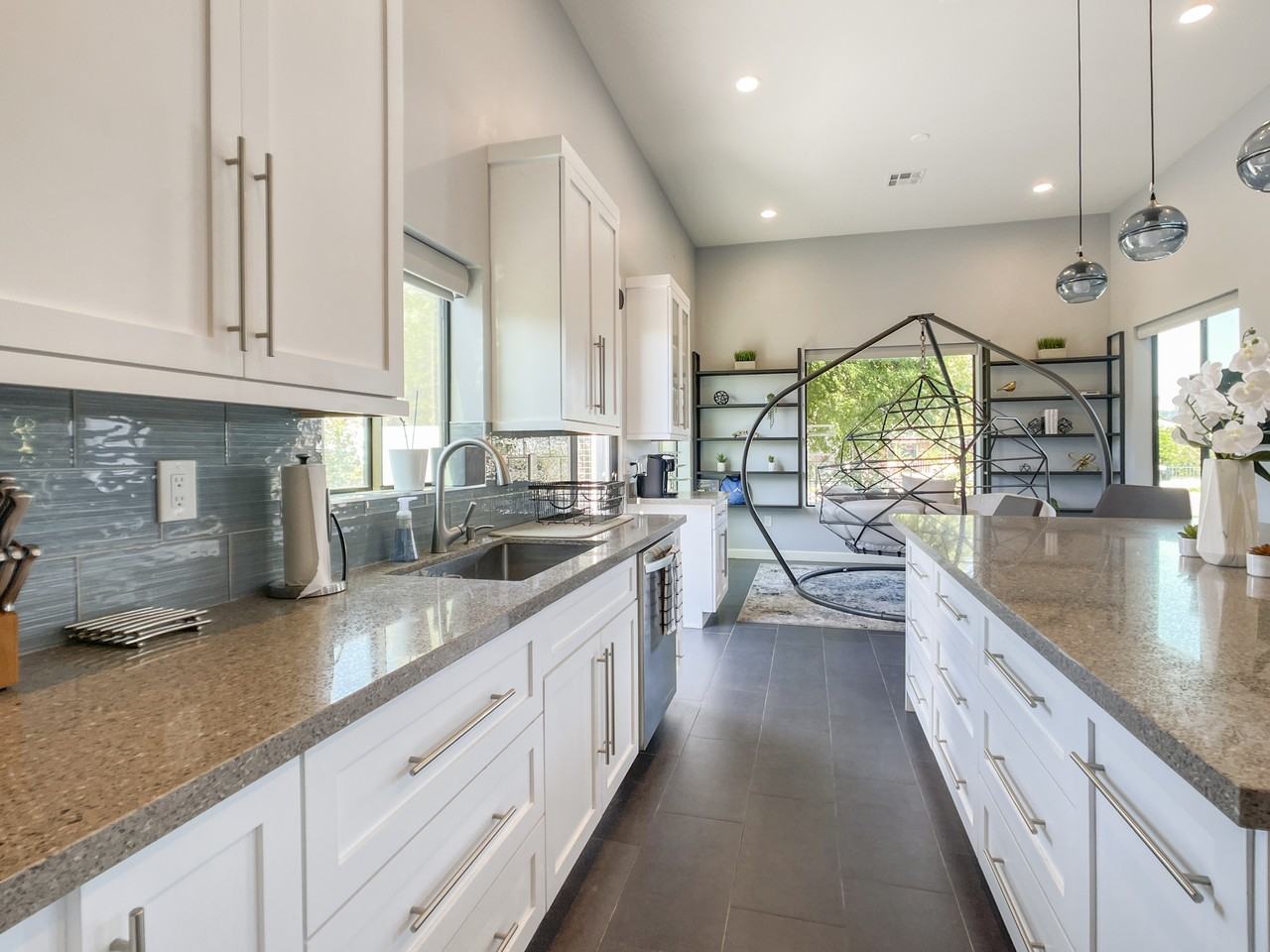 1917 E Clarendon Ave #1 - Photo 5 of 50