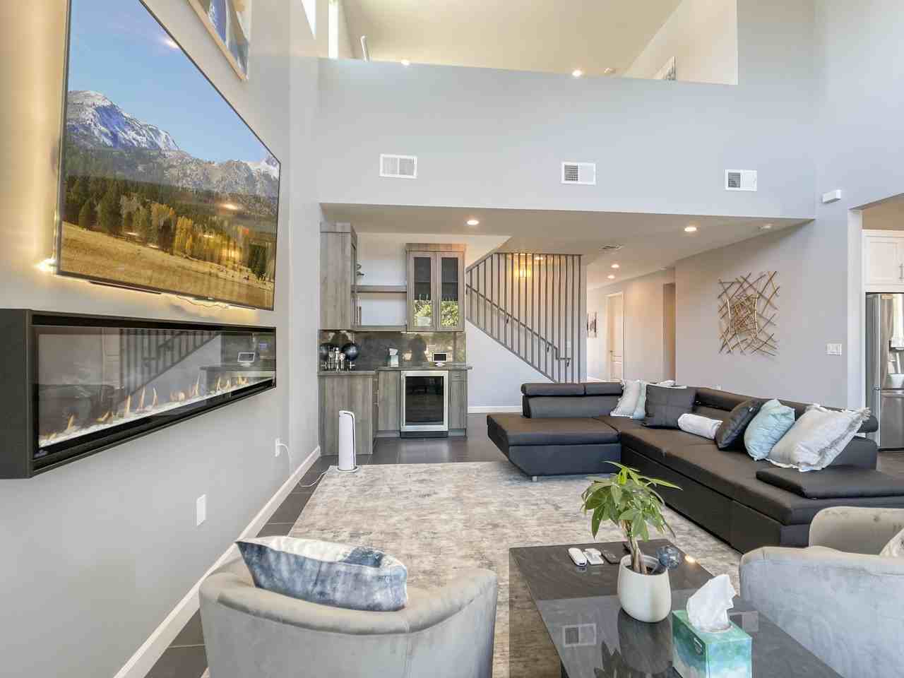 1917 E Clarendon Ave #1 - Photo 6 of 50