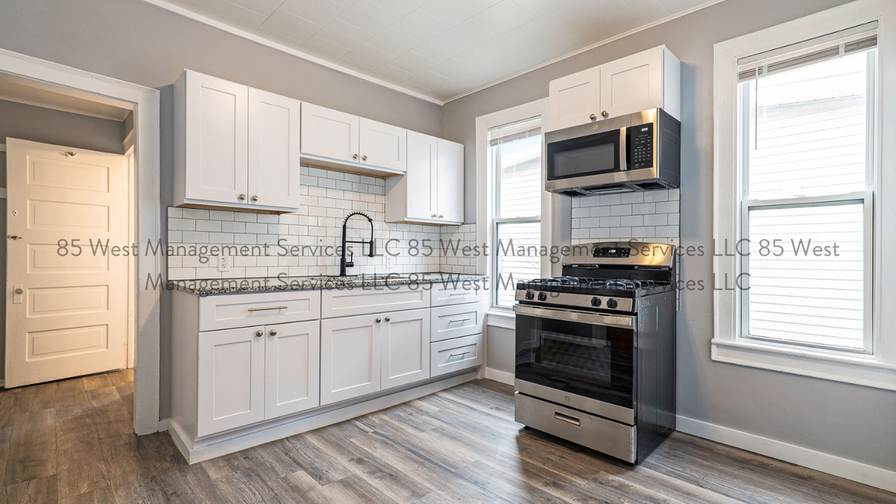 914 Butterworth St Sw #1 - Photo 2 of 28