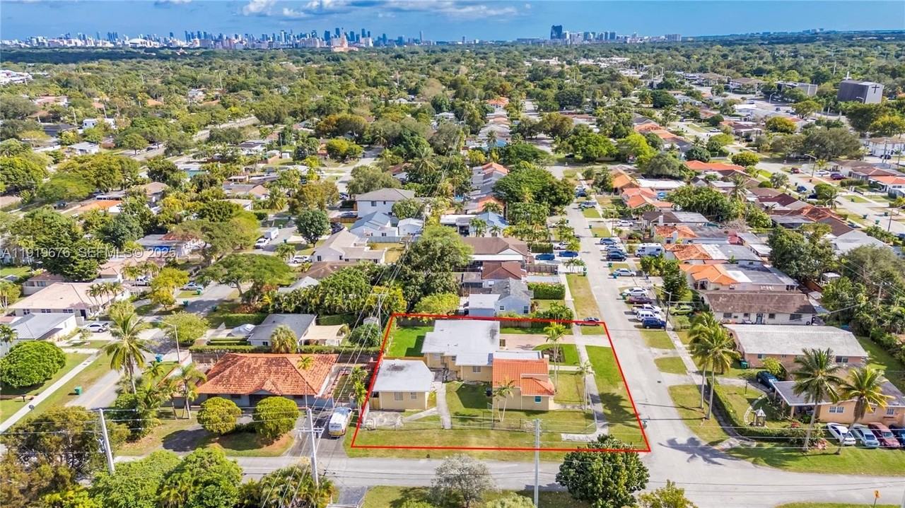 6499 Sw 39th St #1 - Photo 5 of 37