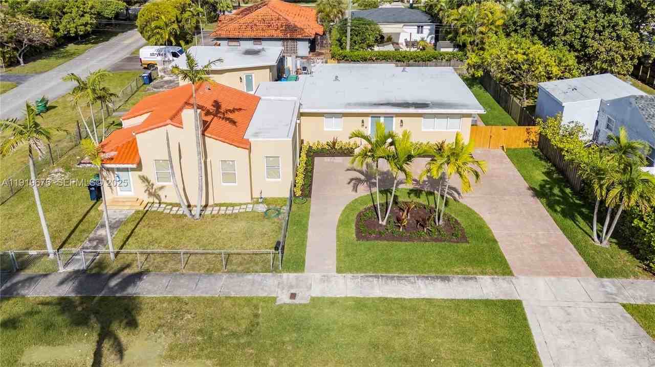 6499 Sw 39th St #1 - Photo 6 of 37