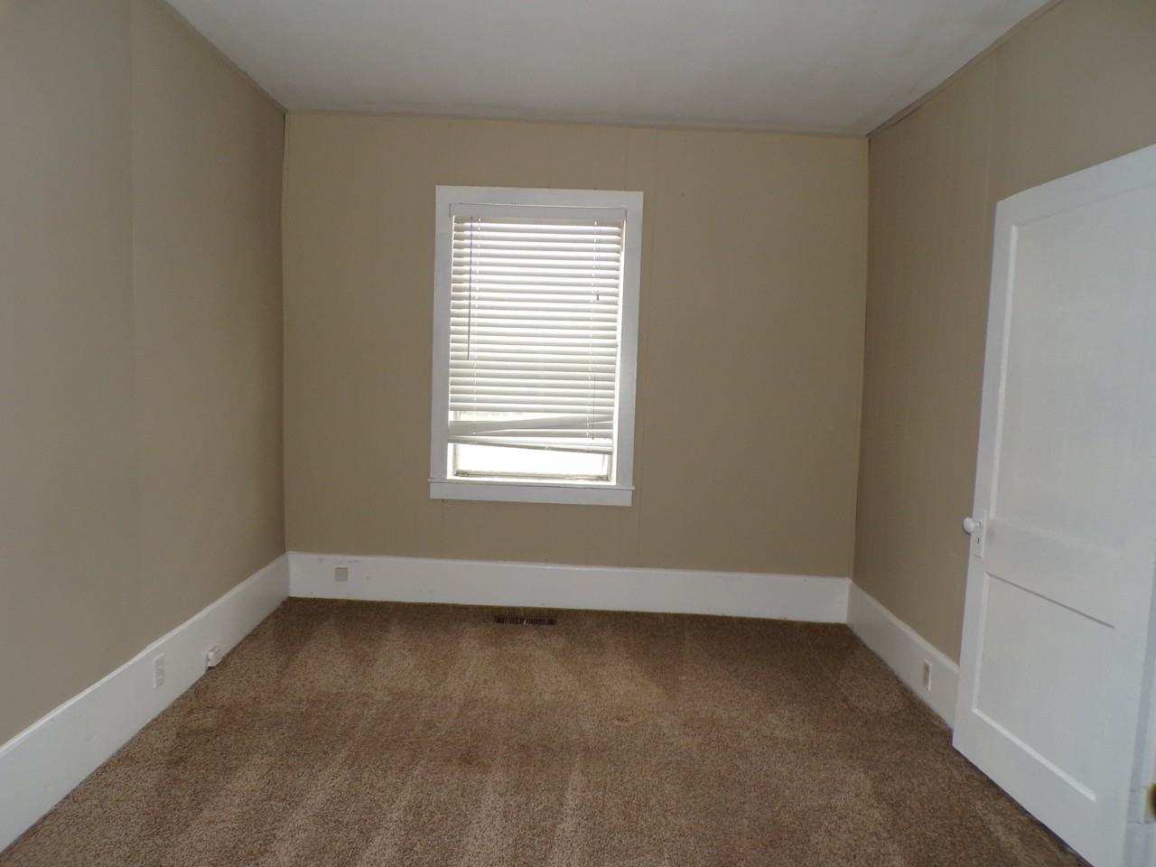 900 Center Street North #1 - Photo 4 of 10