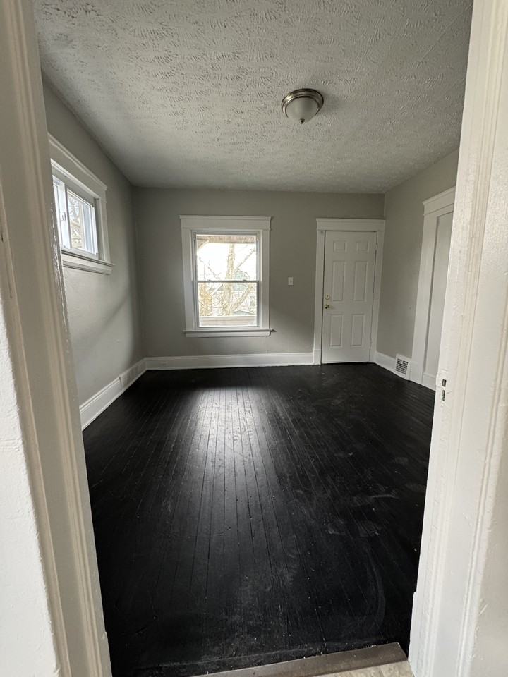 2927 East 126th Street #2 - Photo 3 of 6