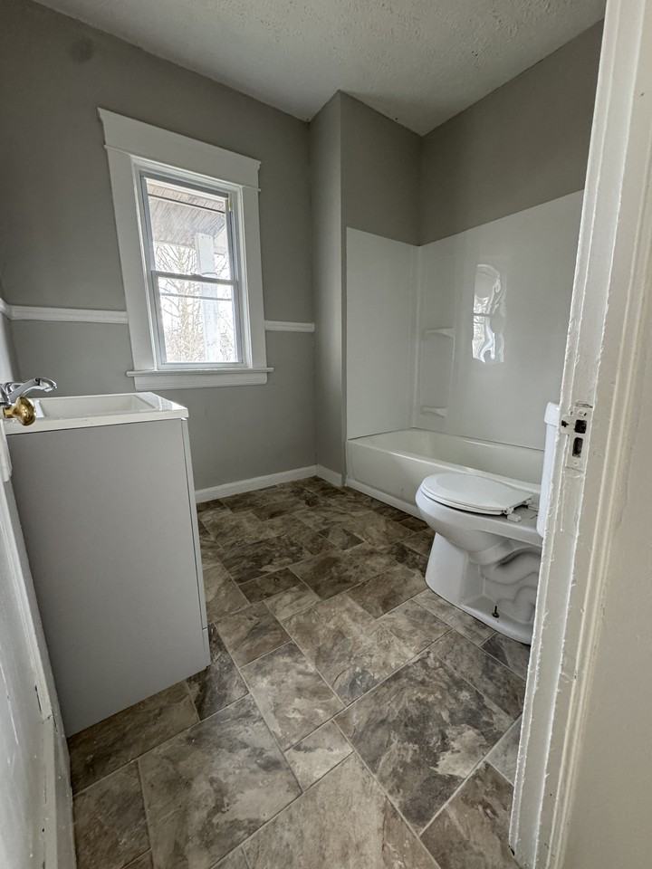 2927 East 126th Street #2 - Photo 5 of 6