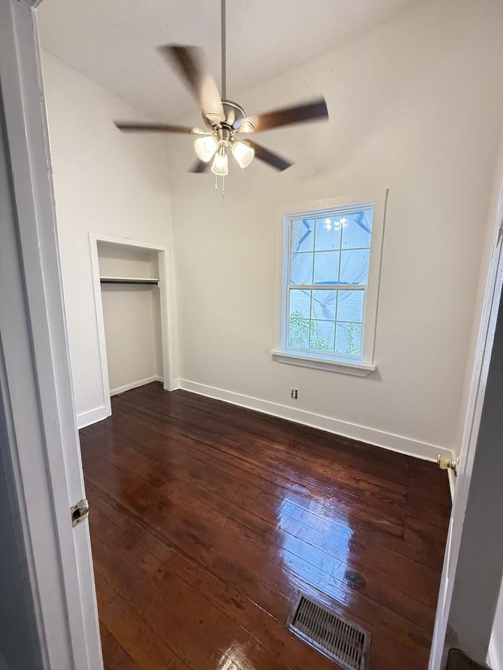 1018 S Carrollton Ave #D - Photo 5 of 6