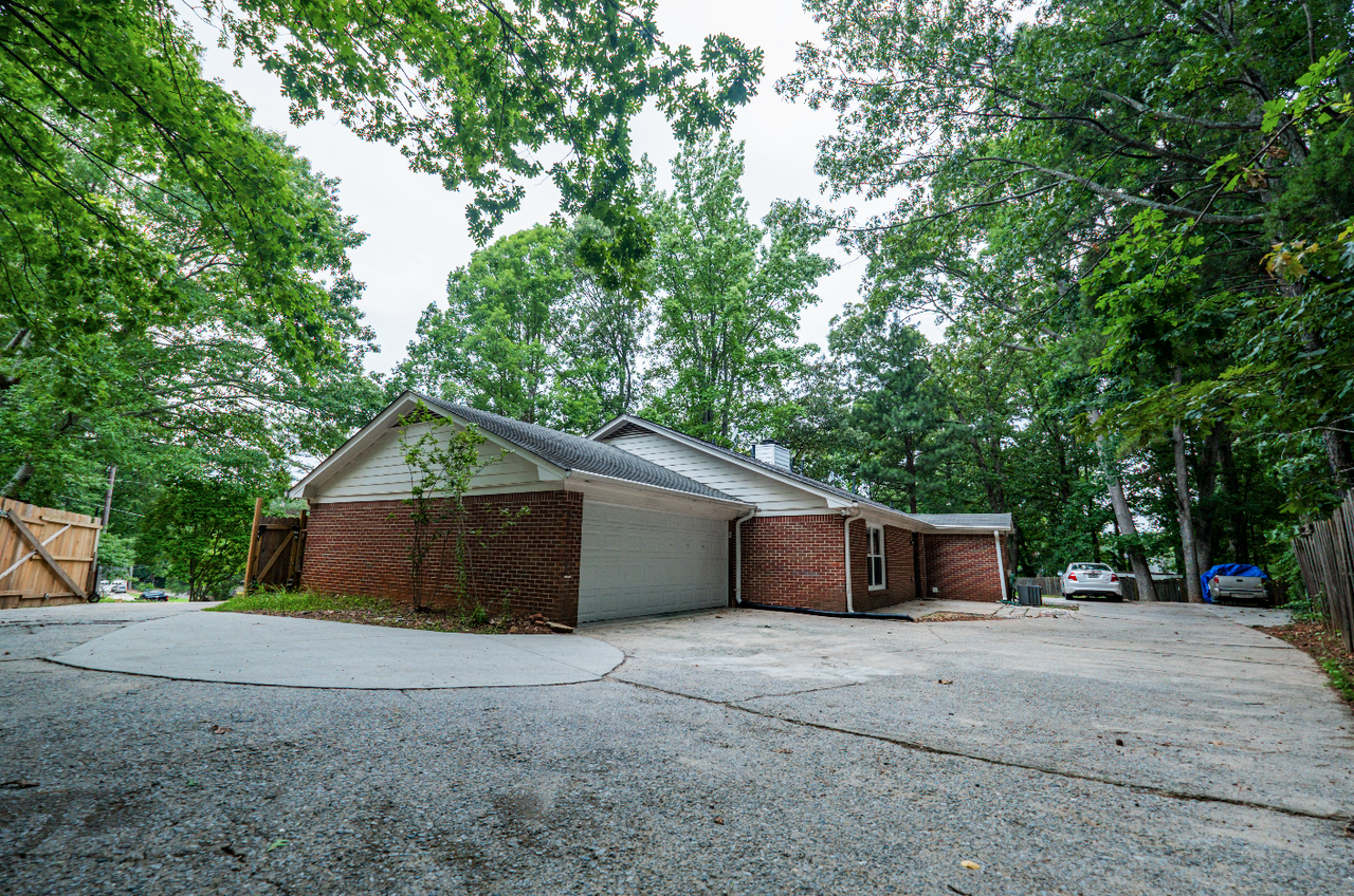 2496 Leeshire Road #2 - Photo 3 of 3