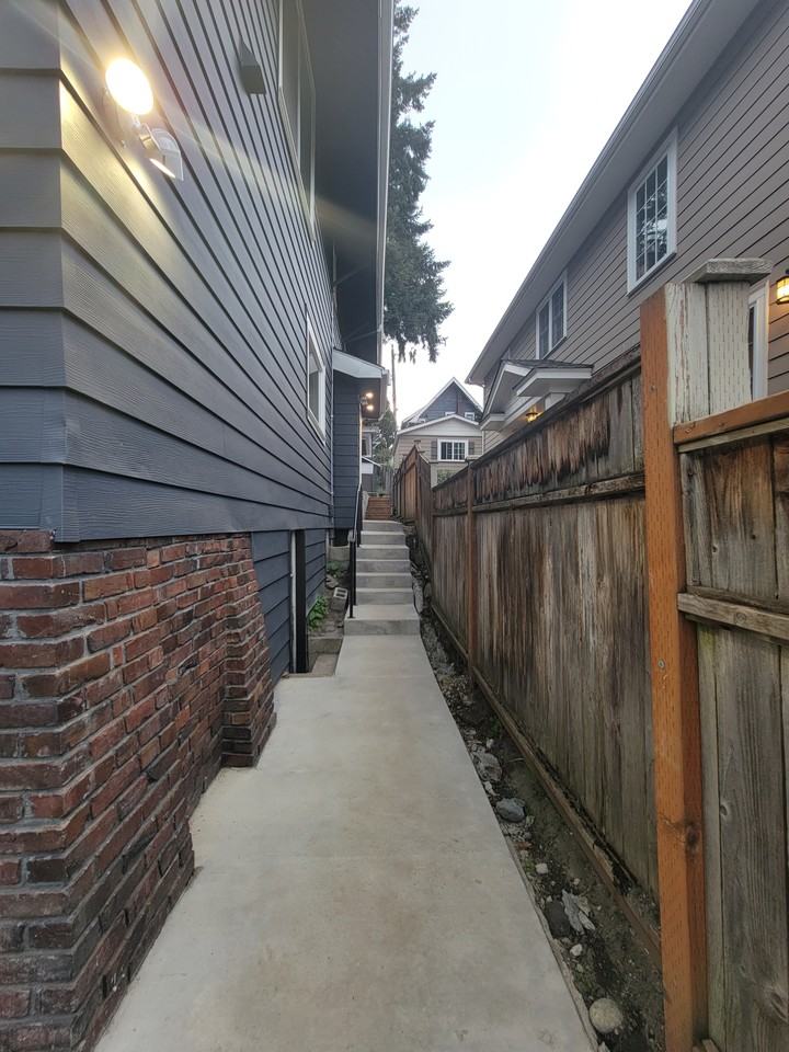 5243 19th Avenue Northeast #B - Photo 4 of 50