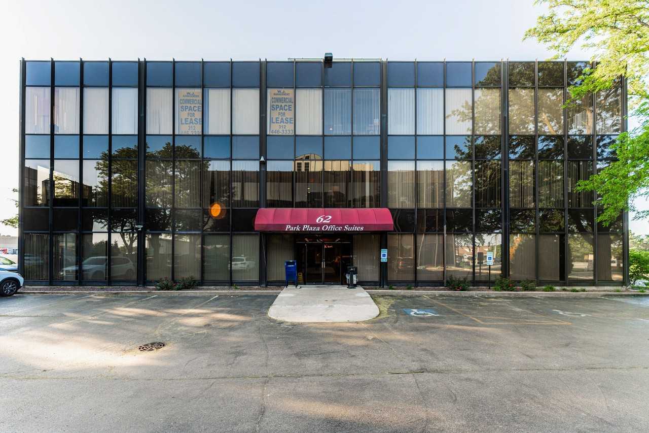 62 Orland Square Drive - Photo 4 of 11