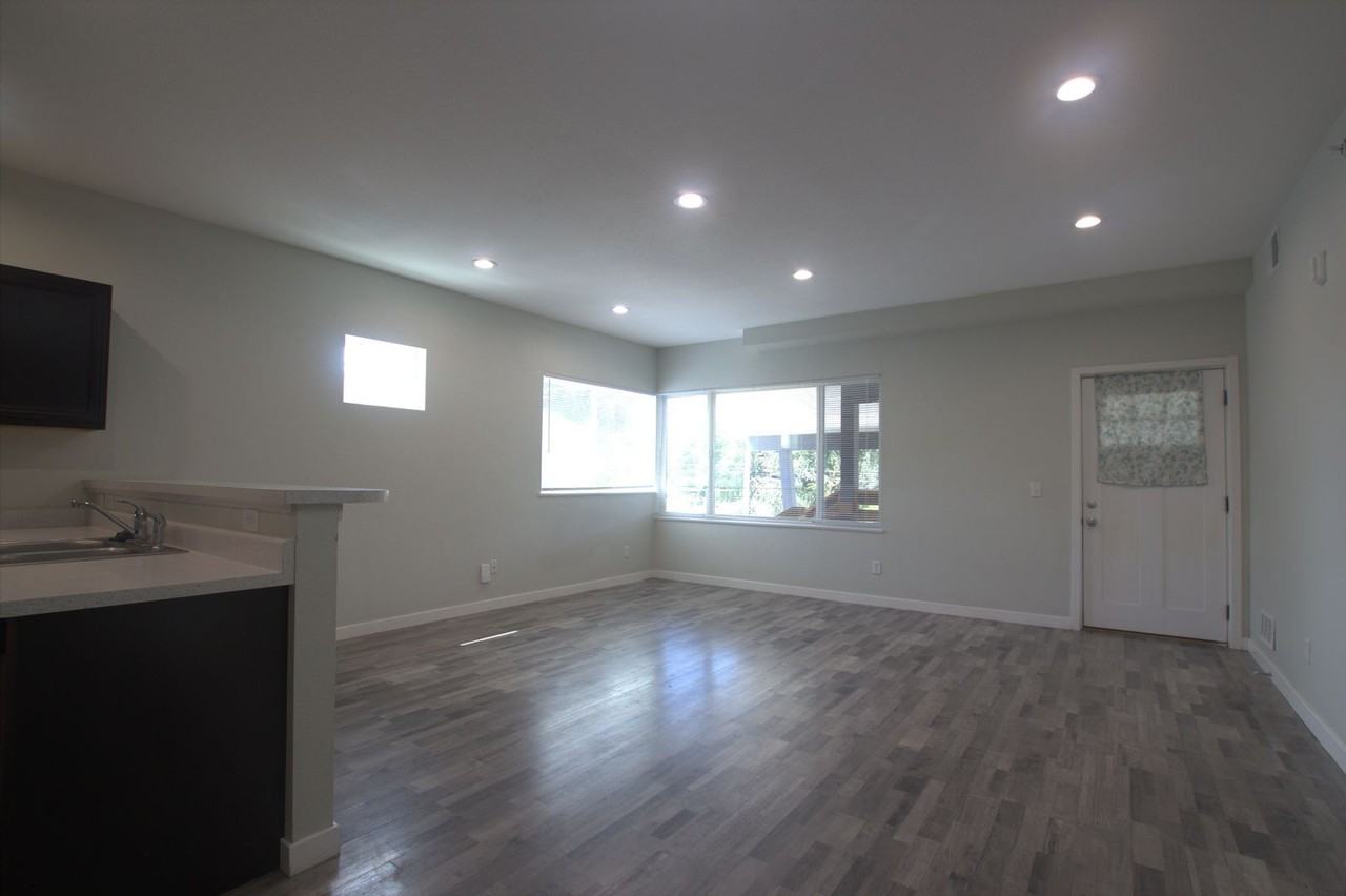 1601 Kimbark StreetUnit 104 #104 - Photo 3 of 11