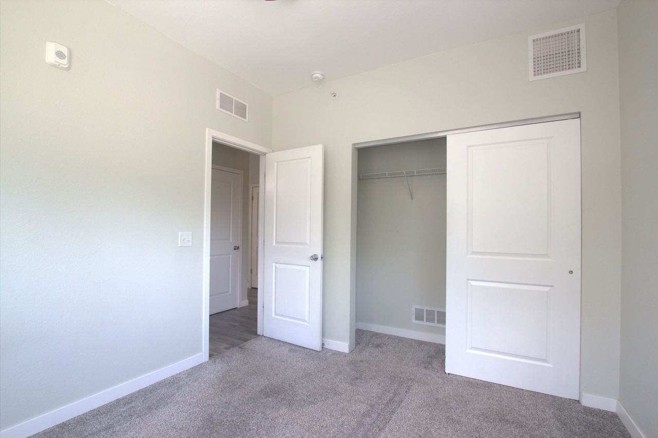 1601 Kimbark StreetUnit 104 #104 - Photo 5 of 11