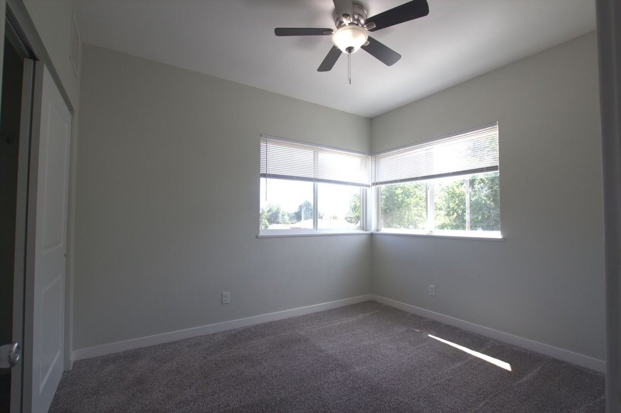 1601 Kimbark StreetUnit 104 #104 - Photo 6 of 11