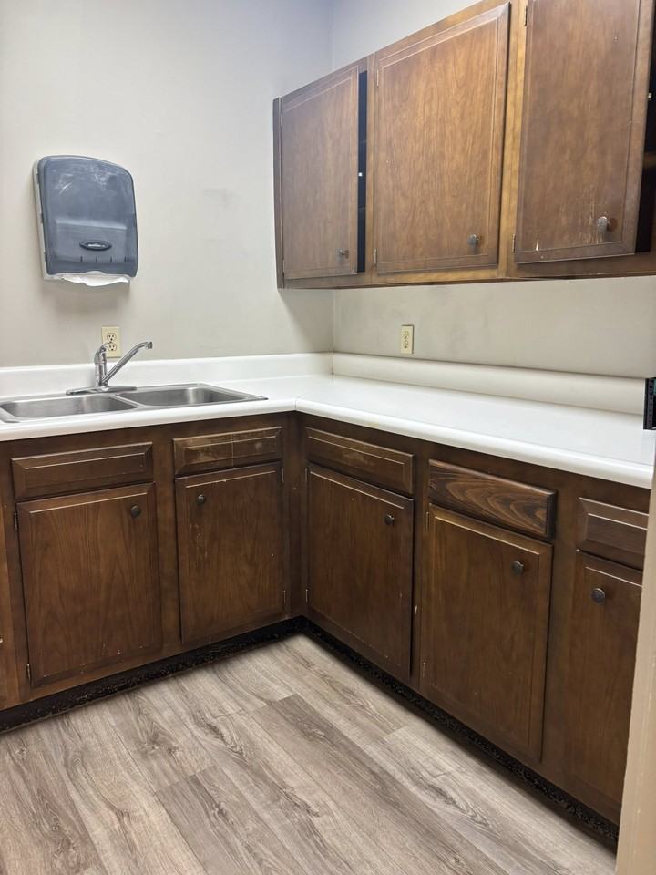 1105 S College Rd #D - Photo 2 of 8