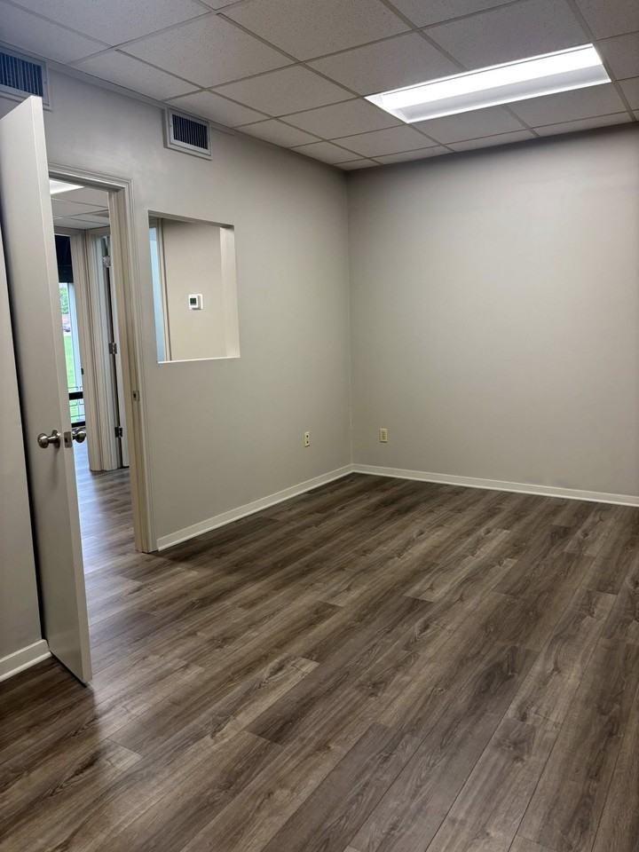 1105 S College Rd #D - Photo 4 of 8