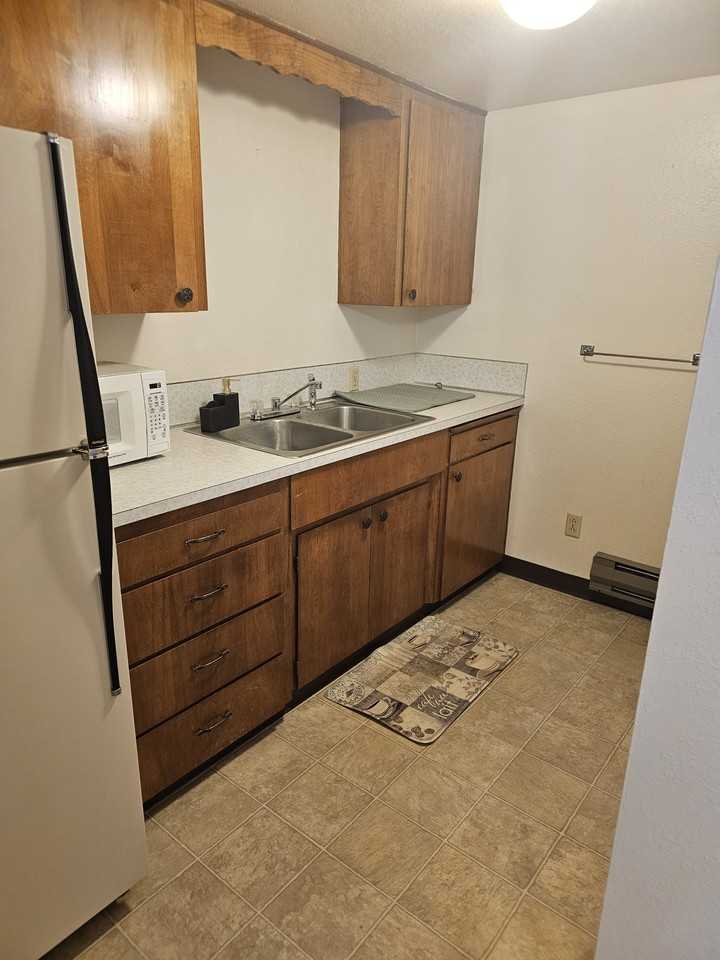 419 Sw Paiute St #A - Photo 3 of 6