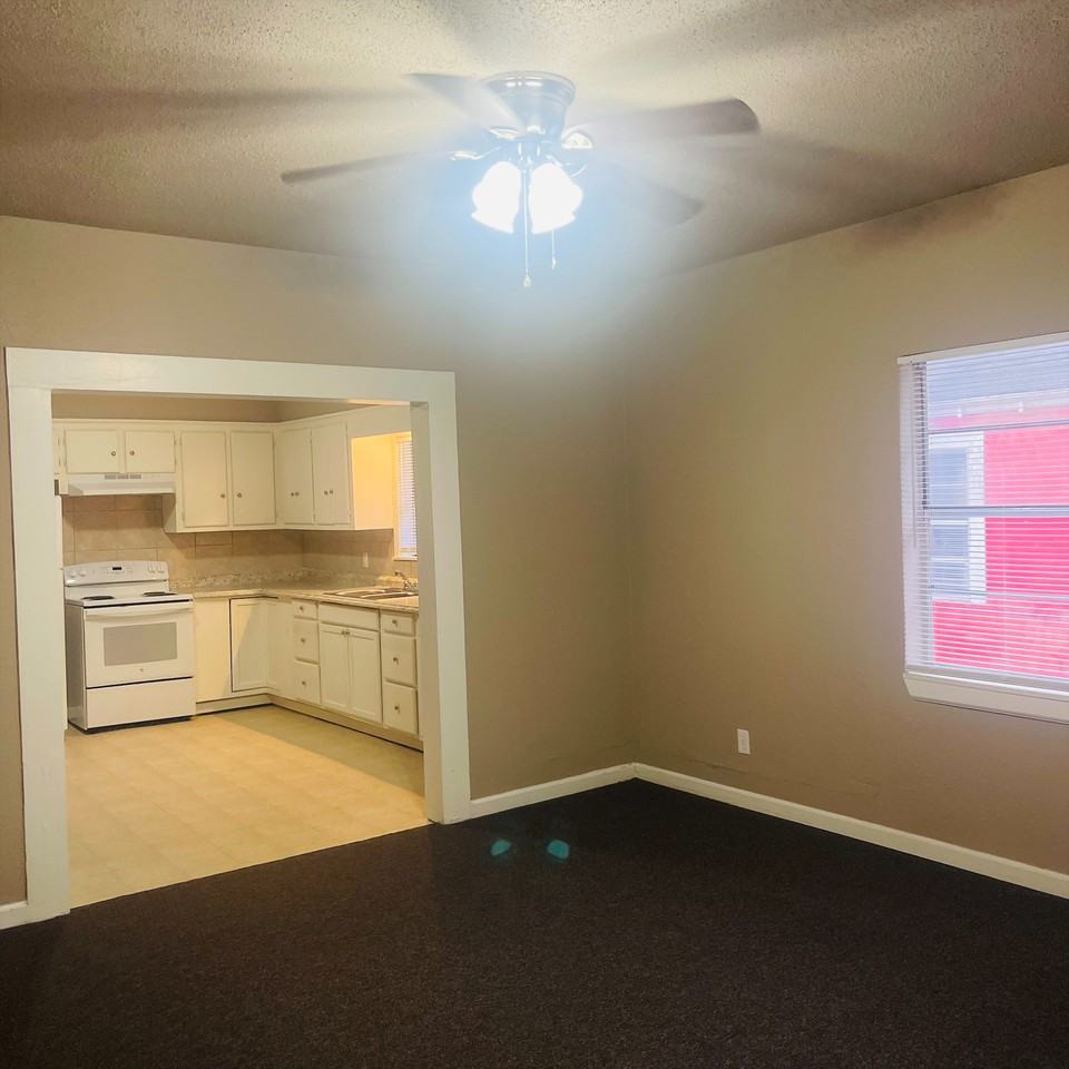 4030 Howard St - Photo 2 of 7