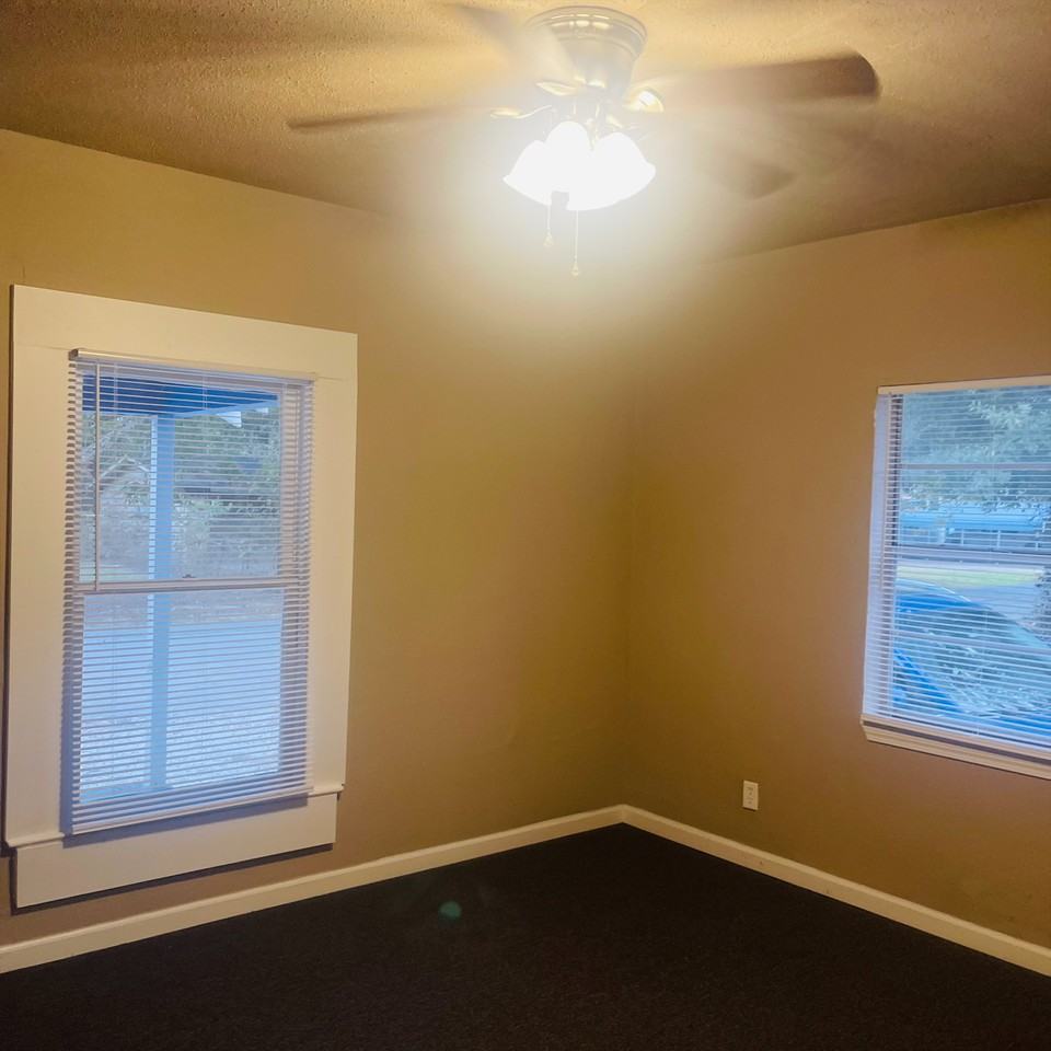 4030 Howard St - Photo 5 of 7