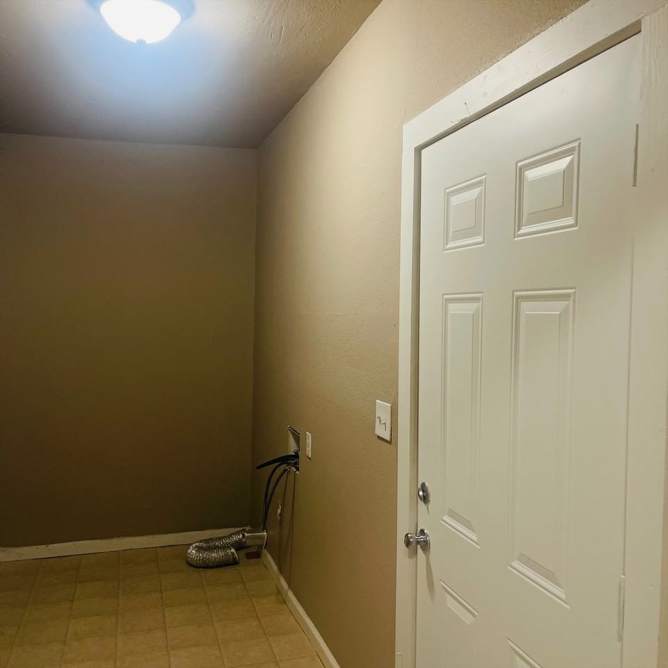 4030 Howard St - Photo 7 of 7