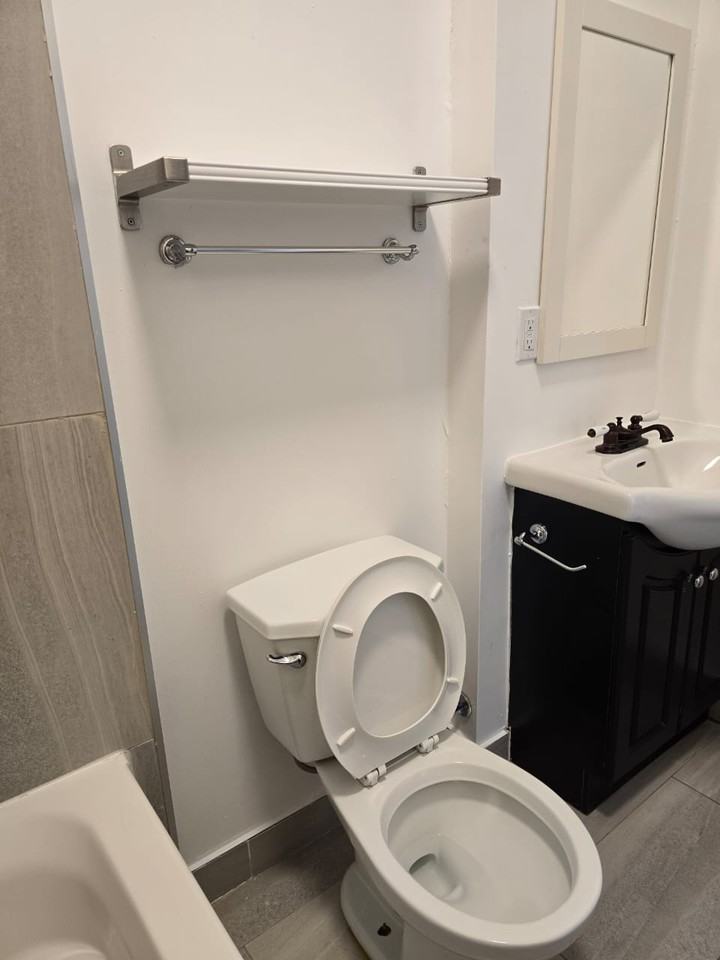 379 379 Cooper Street - 1 #1 - Photo 3 of 10