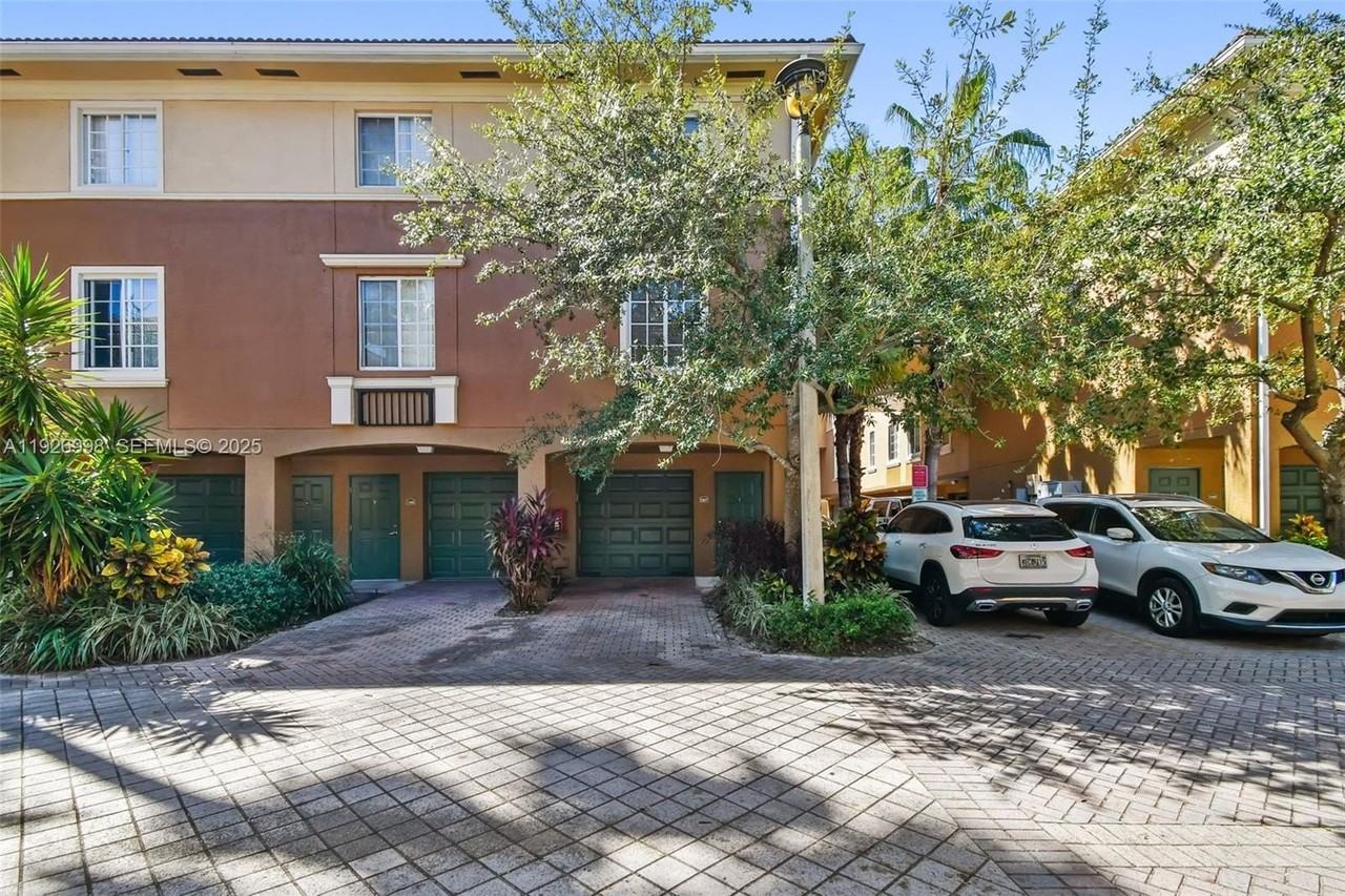 2945 Ne 185th St #1407 - Photo 2 of 47