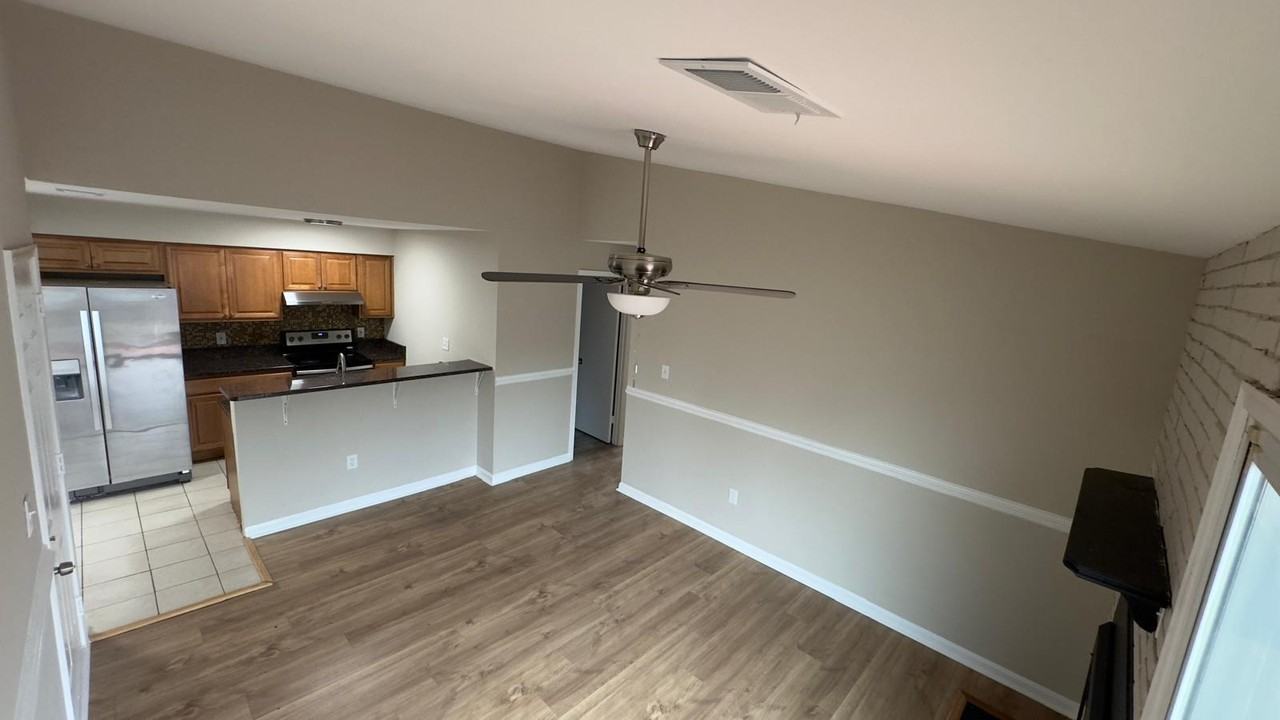 8623 Beekman Pl #23D - Photo 3 of 10