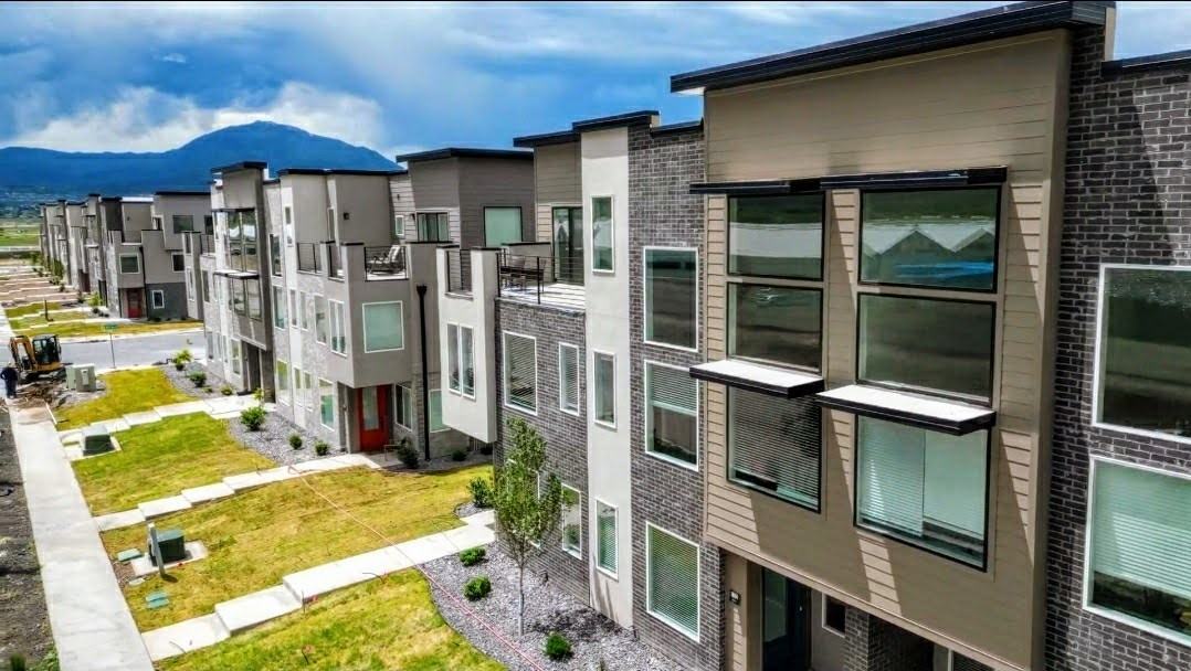 1862 510 West #4 - Photo 4 of 39