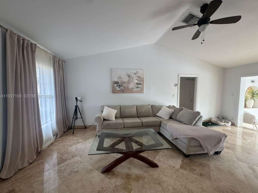 332 Northwest 47th Avenue - Photo 4 of 25