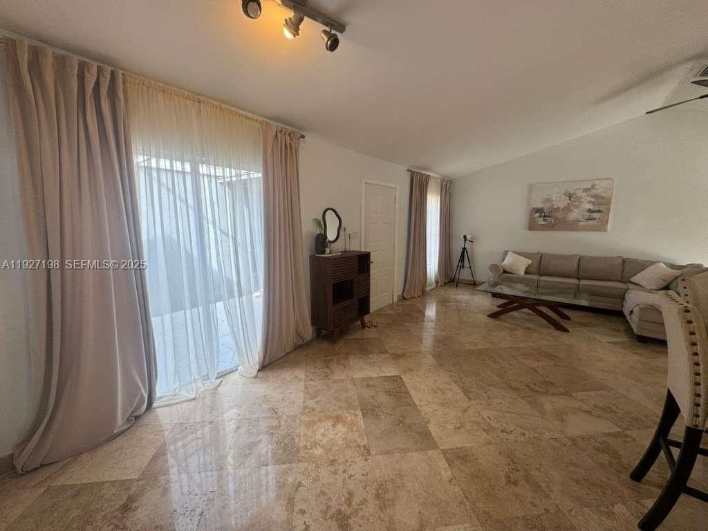 332 Northwest 47th Avenue - Photo 5 of 25