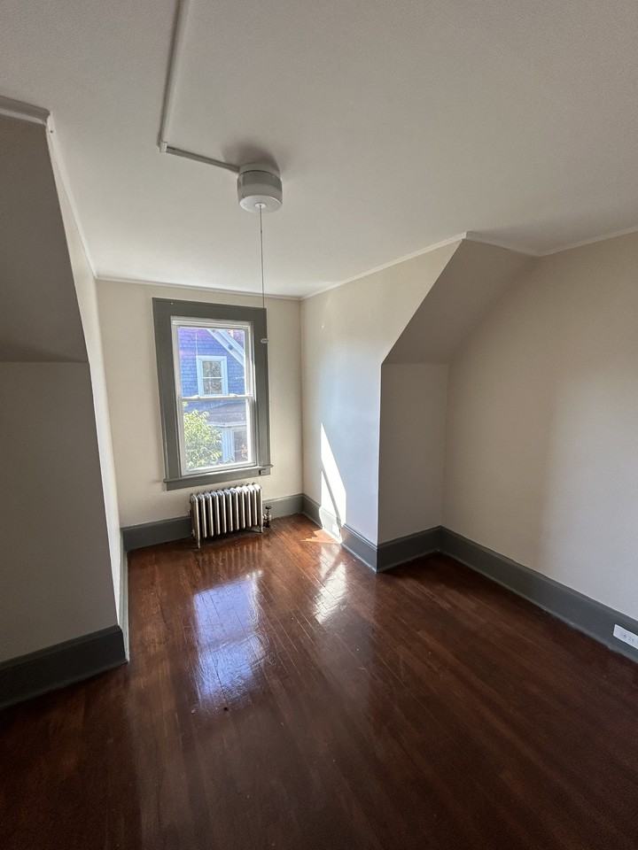 139 Mckinley Avenue #C - Photo 4 of 7