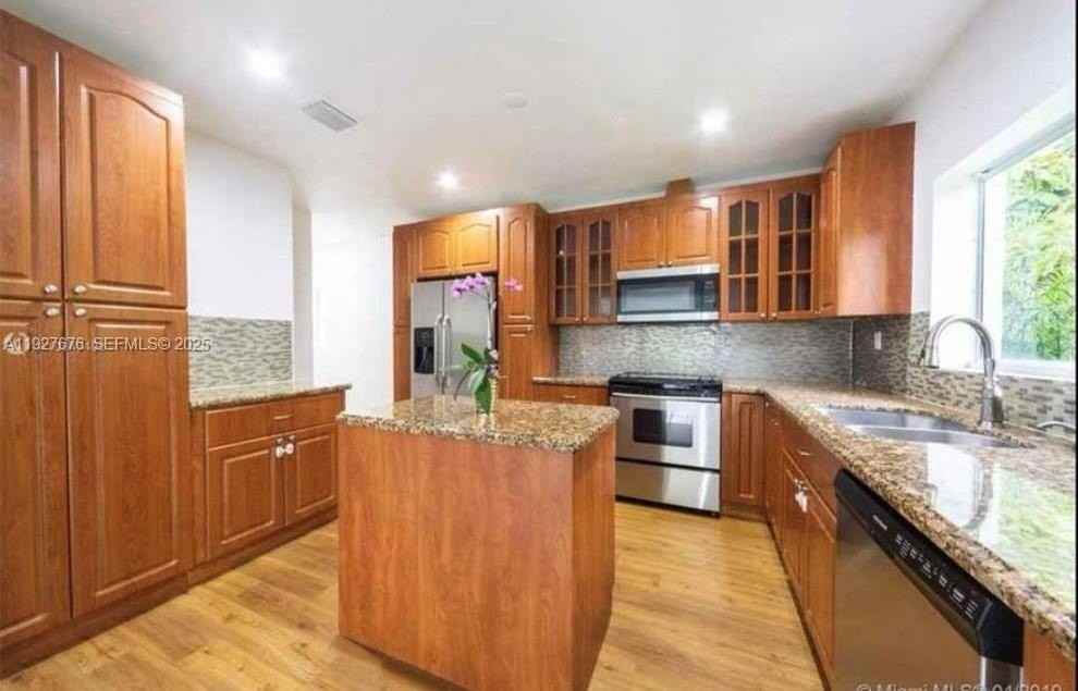 819 Capri St - Photo 2 of 11