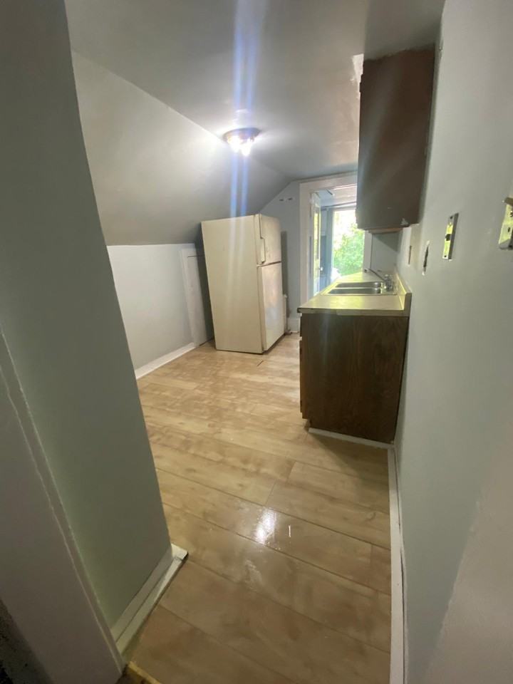 1132 Wolf St #4 - Photo 3 of 14