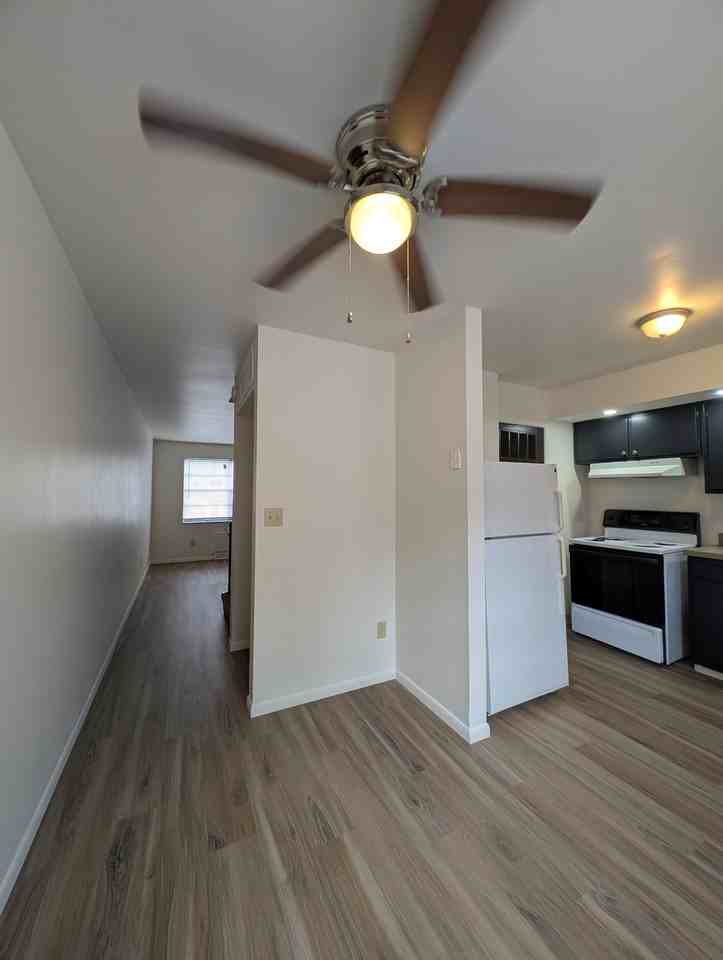 1202B Kelburn Rd #1202B - Photo 2 of 11