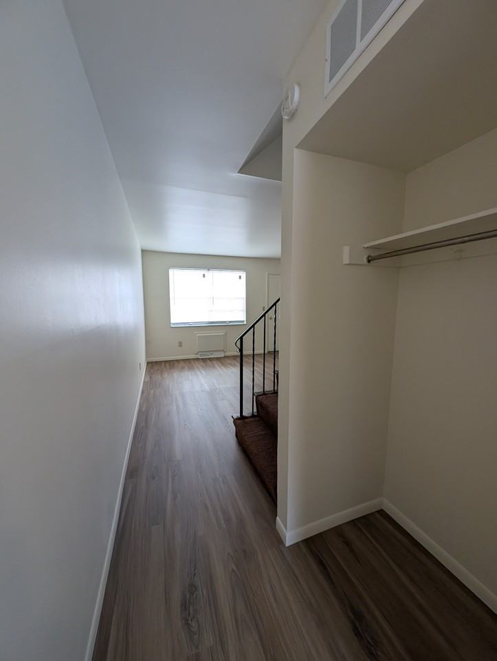 1202B Kelburn Rd #1202B - Photo 4 of 11